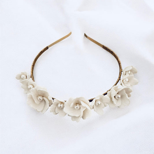Handgefertigte Tiara mit Blumen aus Polymer Ton