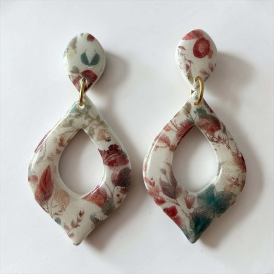 Ohrring aus Polymer-Ton mit Blumen-Print rosa-blau