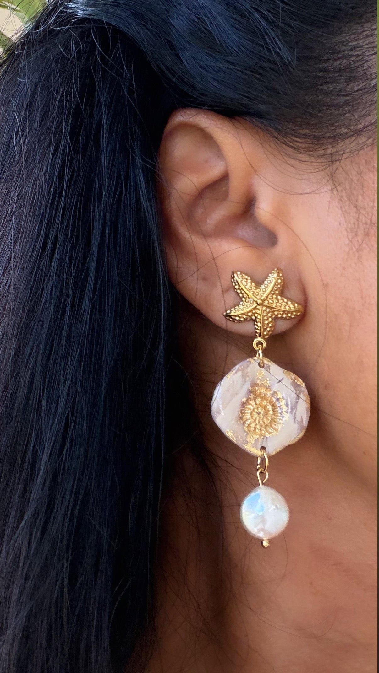 Handgemachte Ohrringe Nerea Pearl mit echter Perle und hautverträglichem Edelstahlstecker
