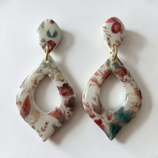 Ohrring aus Polymer-Ton mit Blumen-Print rosa-blau